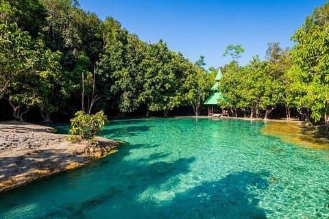 Visite de la jungle à la piscine d'émeraude, aux sources chaudes de Krabi et au temple de la grotte du tigre