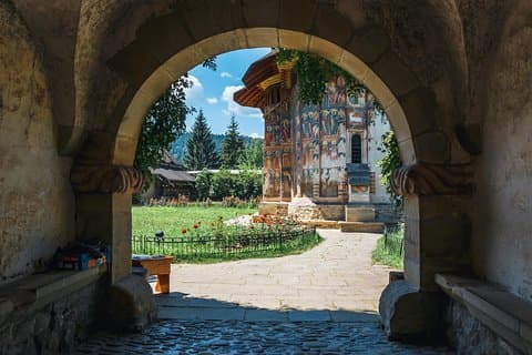 Excursión de un día desde Iasi a los Monasterios Pintados de la UNESCO en Bucovina