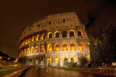 Excursão noturna a pé por Roma