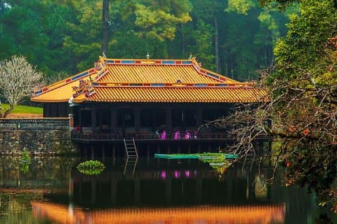 Hue: 3 Tombs + Pagoda with Knowledgeable ES Driver