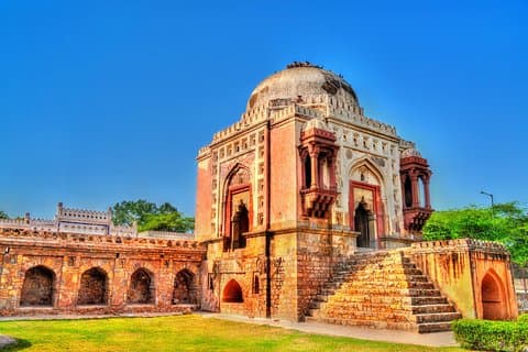 Qutub Minar & Mehrauli Temple / Market