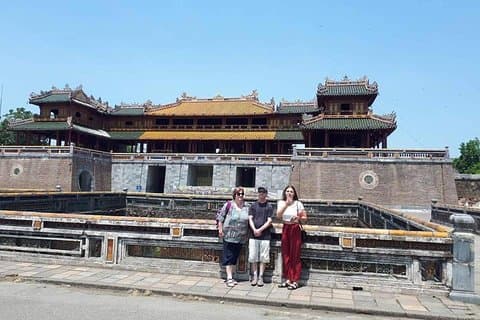 Landausflug vom Hafen CHAN MAY zur Besichtigung der Stadt HUE, des Königsgrabs und des Parfümflusses