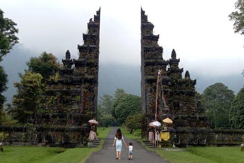 Private Tour: Handara Iconic Gate, rice terrace & Ulundanu Temple