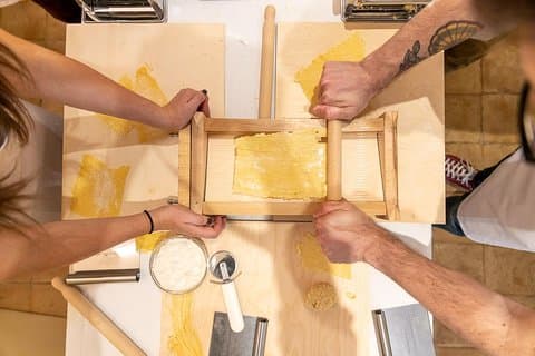 ポルト エンペードクレの地元の家での料理デモ付きの食事体験