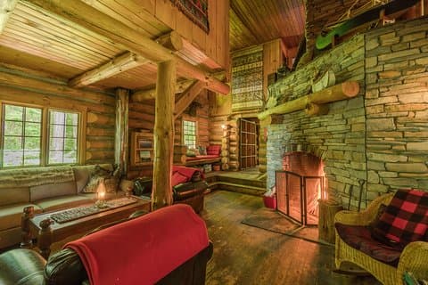 Algonquin Log Cabin Canoe and Hike 3 Day Adventure