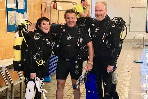 Get a taste of Scuba Diving in confined water