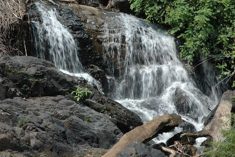 Visite culturelle et nature: KMT Village, cascade de Pha Sua, Pang Oung