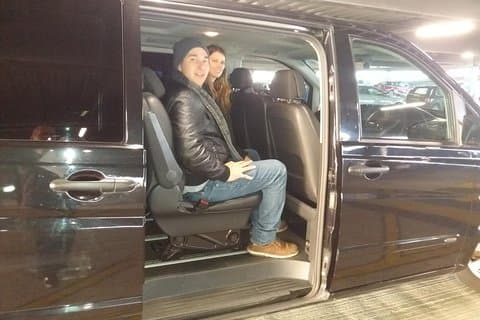Traslado privado de ida y vuelta entre los aeropuertos de Londres y el hotel