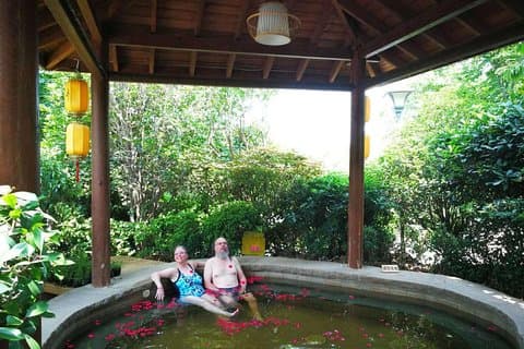 西安 3 時間の屋外温泉スパ体験 (送迎付き)