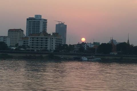 Phnom Penh boating sunset Tour