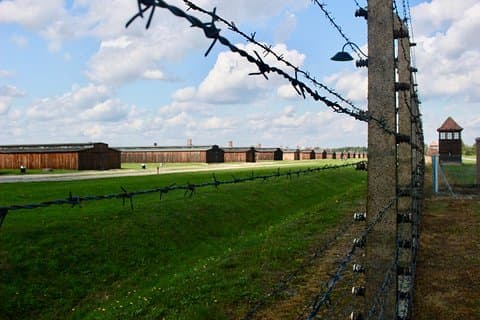Auschwitz Birkenau Tour Guided Tickets e Transfer de Cracóvia