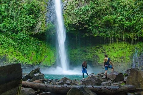 Passeggiata a cavallo alla cascata di La Fortuna