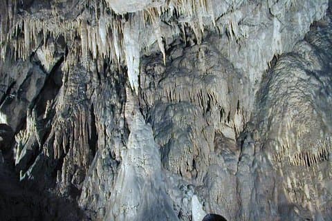 Garganta del diablo y cuevas de Yagodinska