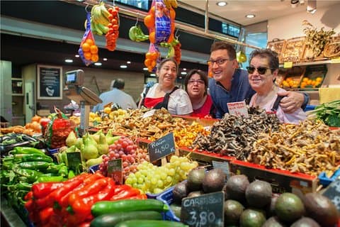 Excursão privada ao Mercado de Barcelona e aula de Paella com Josh