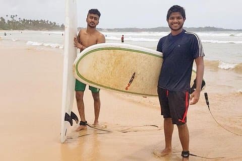 Surfing i Unawatuna