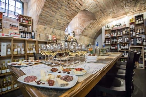 Aften Vin, ost, og Charcuterie Tasting i Budapest
