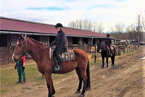 Privates Reiten auf dem Land und Mittagessen mit Transport