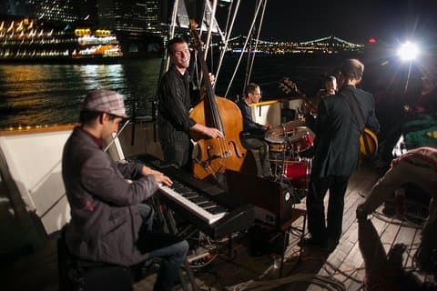 New York Harbor Wine and Jazz Sail à bord de Clipper City