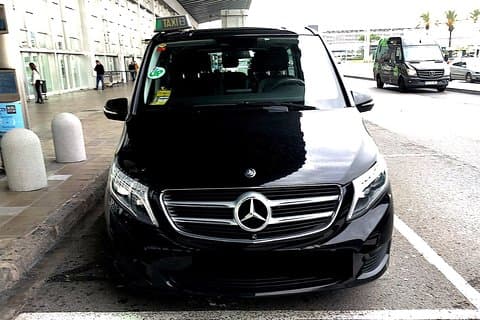 Taxi Transport vom Flughafen Barcelona zum Hotel