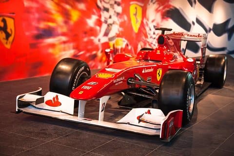 Excursão privada em Abu Dhabi e Ferrari World saindo de Dubai para grupo de 5