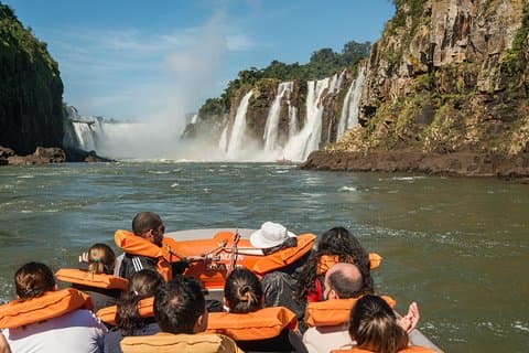 Braziliaanse kant van de watervallen en boottocht Macuco Safari - alle tickets inbegrepen