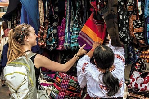 Tour Todo Incluido Otavalo : Cayambe, Lago San Pablo y Mercado Indígena