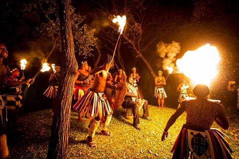 Boma-Abendessen und Trommelshow-Erlebnis