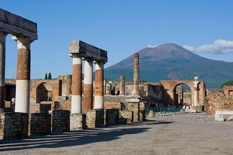Ruines de Pompéi et dégustation de vin avec déjeuner sur le Vésuve avec transfert privé