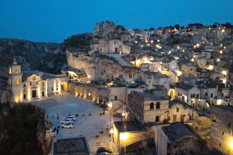 Rundtur i Sassi of Matera, ingång till grotthuset och klippkyrkan