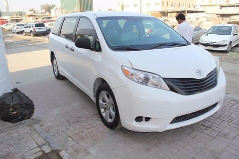 Alquiler de coches de día completo en Dubái (8 horas para 1 a 5 personas)
