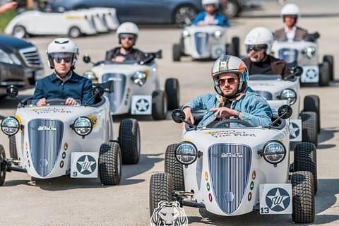 Bucarest: CityTour dans un mini hot rod unique en son genre