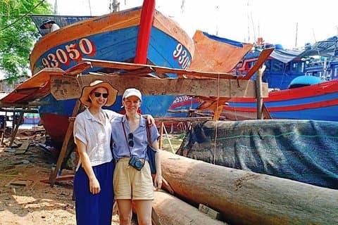 Hoi An Daily Walking Tour with Boat Trip to visit Cam Kim Island by Bicycle