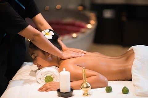 Masaje de aromaterapia, masajes terapéuticos de relajación con aromaterapia.