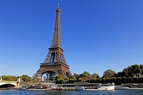 ディズニーランド®のセーヌ川クルーズ付きパリ観光ツアー