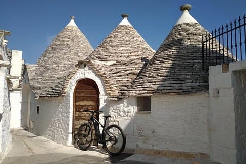 Ebike-ture: Alberobello og vine fra Valle d'Itria