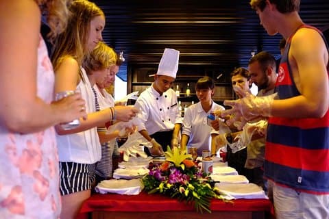 Halong Bay luxe cruise 2D / 1N: Titop eiland, verrassingsgrot, kajakken, zwemmen