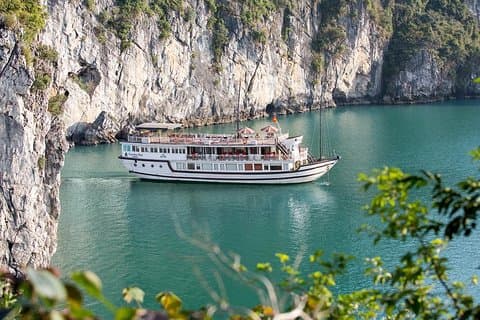 Bai Tu Long Bay Boutique Cruise: Besøg Bai Tu Long Bay & Overnatningsbåd om 2 dage