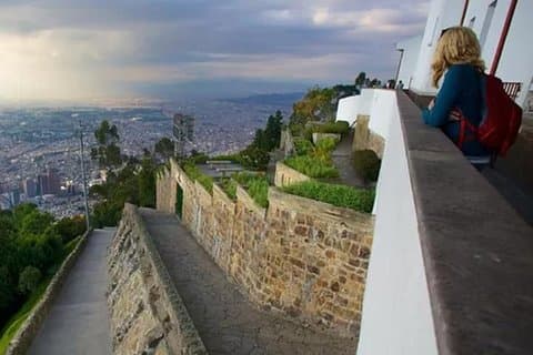 Tour privado de medio día al Museo del Oro y Monserrate