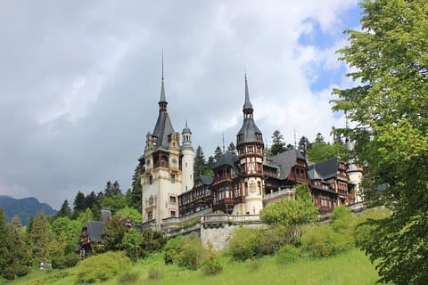 Tour of the 3 Castles: Bran, Rasnov and Peles in Spanish (native Spanish guide).