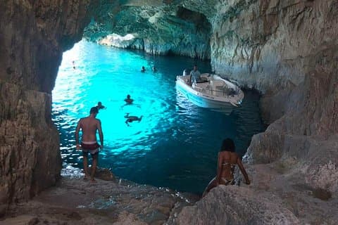 Zakynthos boat tour:Shipwreck& Local blue caves with 3 Swim Stops