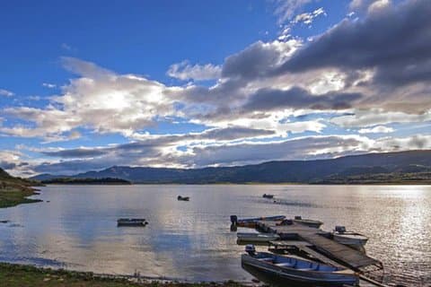 Guatavita verde lago y reserva