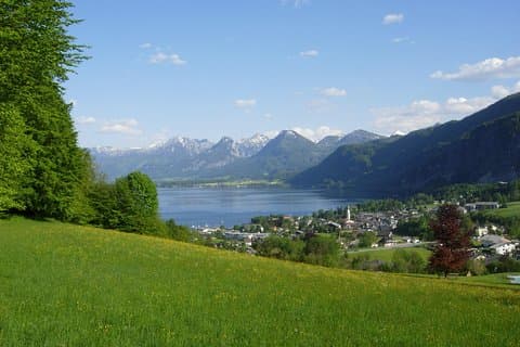 Salzburg and Lakes Day Trip from Vienna with Photo Stop in Melk