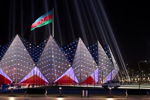 Luzes de Baku: o passeio noturno iluminado por luzes de Baku
