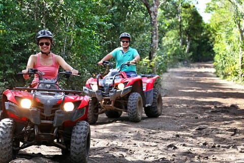 Atvs ziplines シングルと本物のマヤのセノーテでアドレナリンを発見