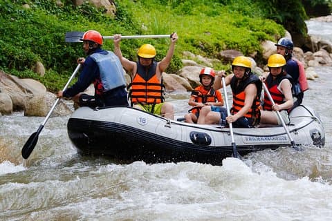 Mitreißendes Wildwasser-Rafting im Tone Pariwat Conservation Park