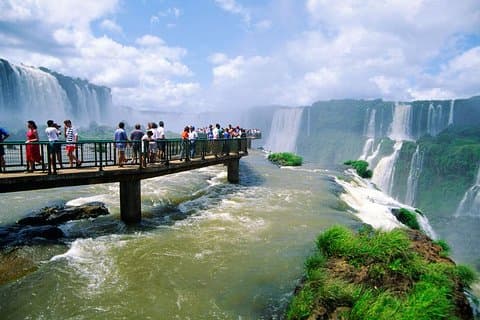 Pacote econômico das Cataratas do Iguaçu! Excursões e traslados em ambos os lados