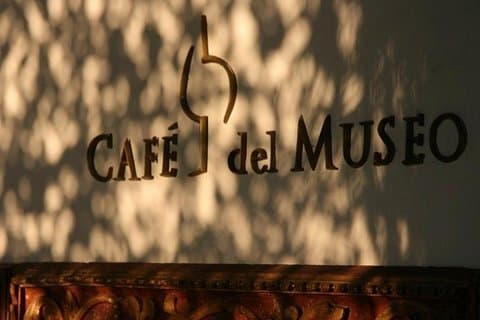 Lunsj på Café del Museo Larco