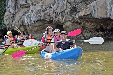 Aventura de caiaque no mar na Baía de Ao Thalane de Krabi (SHA Plus)