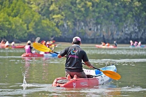 Avventura in kayak di mare nella baia di Ao Thalane da Krabi (SHA Plus)
