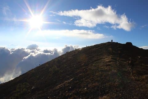 アティトラン火山ハイキング